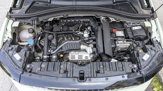 Stejný objem, podobné principy, jiná esa v rukávu: 1.2 T-Gen3 ve fiatu nemá LPG, nabízí ale 48V hybrid, který ve městě potěší. Má 81 kW, 205 Nm a pohotové reakce na plyn. Stejný objem, podobné principy, jiná esa v rukávu: 1.2 T-Gen3 ve fiatu nemá LPG, nabízí ale 48V hybrid, který ve městě potěší. Má 81 kW, 205 Nm a pohotové reakce na plyn.