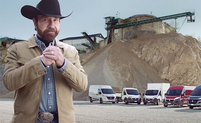 Chuck Norris a Fiat Ducato září v nové reklamě. Zajímavější honičku s dodávkou jste neviděli!