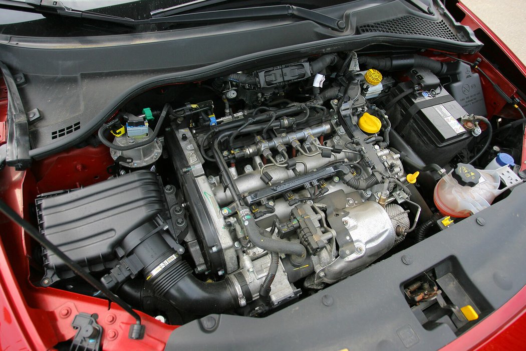 Klasický vznětový motor 1.6 MultiJet umí jet razantně a spotřebu udržíte na pěti litrech