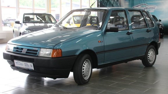 K mání je Fiat Uno ve stavu nového auta. Dosud najezdil jen 900 km