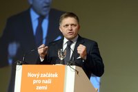 Slovenskému premiérovi tleskali za podporu ve stoje: Fico dal ČSSD tři rady k vládnutí