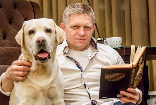 Robert Fico a jeho teď už zesnulý labrador Larry