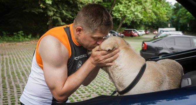 Robert Fico a jeho teď už zesnulý labrador Larry