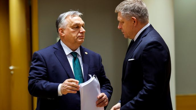 Robert Fico a Viktor Orbán na zasedání Evropské rady (1. 2. 2024).