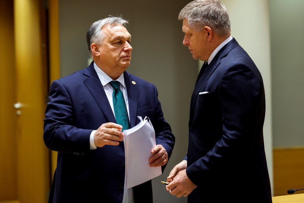 Robert Fico a Viktor Orbán na zasedání Evropské rady (1. 2. 2024).