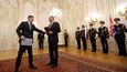 Premiér Robert Fico předal na Slovensku svoji demisi. Nahradil ho jeho vicepremiér Peter Pellegrini