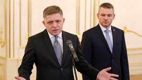 Slovenský expremiér Robert Fico s jeho nástupcem Peterem Pellegrinim