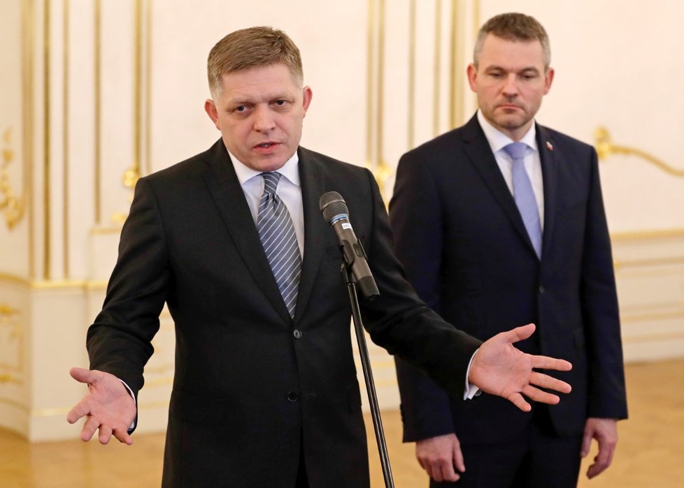 Premiér Robert Fico předal na Slovensku svoji demisi. Nahradil ho jeho vicepremiér Peter Pellegrini (15. 3. 2018)
