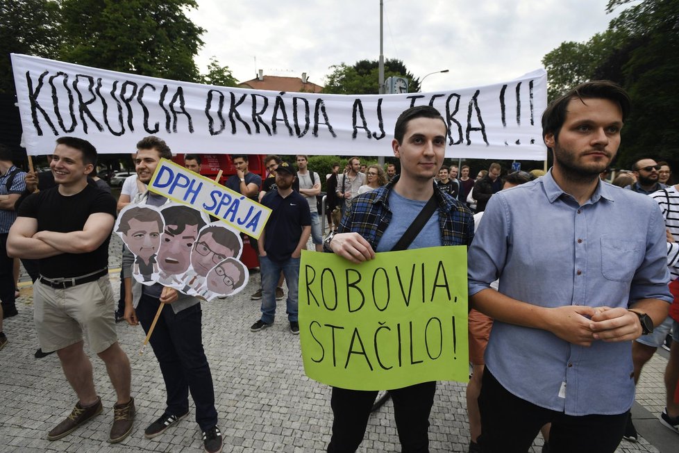 Pražský protest Slováků proti Ficovi a za odstoupení ministra vnitra Kaliňáka