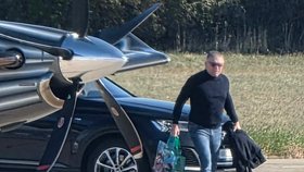 Ženáč Fico si vyrazil s milenkou do Chorvatska. Sítě plní vtipy na jeho účet.
