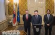 Slovenský premiér Robert Fico ukázal na tiskové konferenci k vraždě novináře milion eur