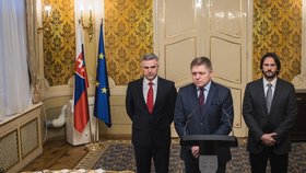 Slovenský premiér Robert Fico ukázal na tiskové konferenci k vraždě novináře milion eur