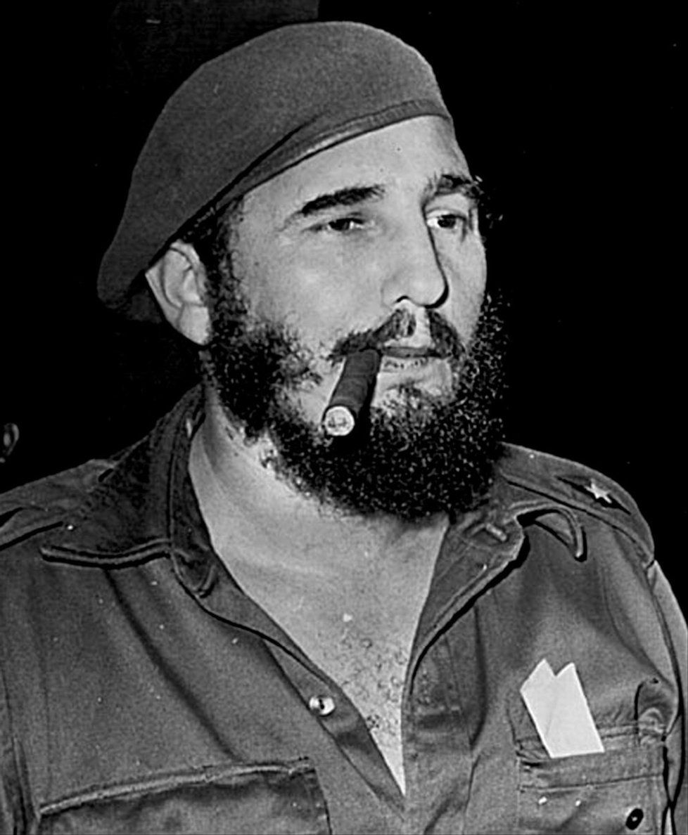 Fidel Castro s obligátním doutníkem v roce 1959