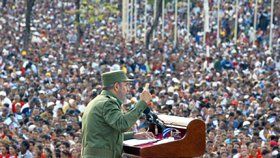 Fidel Castro v Santiagu de Cuba v roce 2002