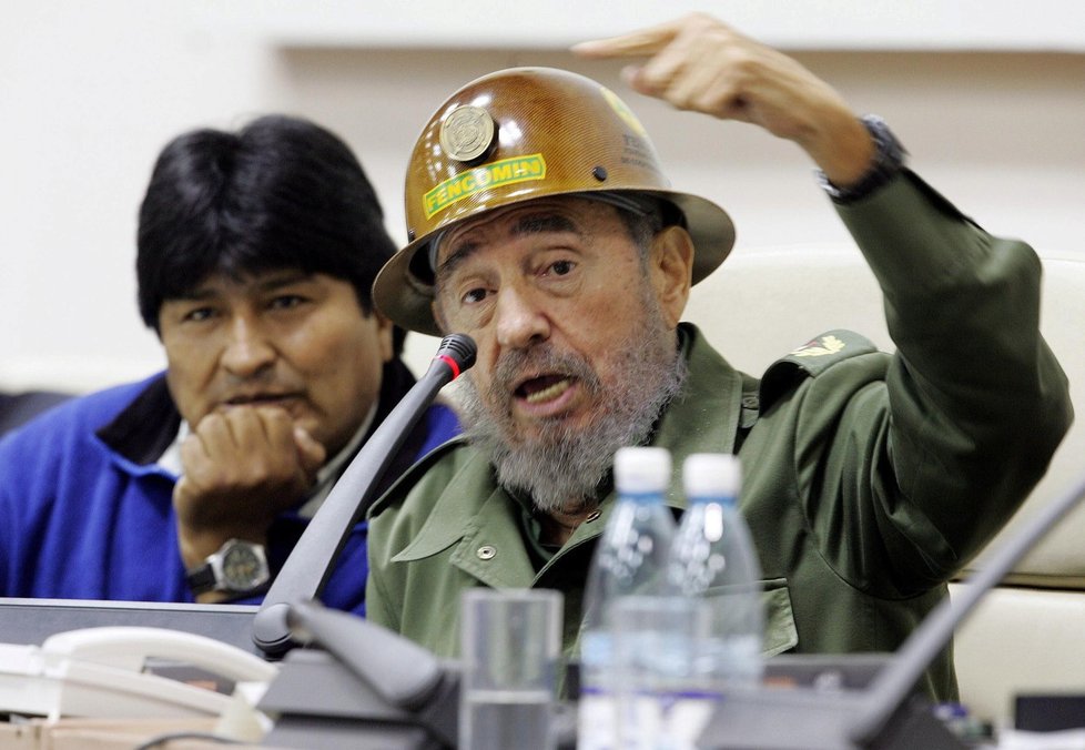 Fidel Castro s bolivijským prezidentem Evo Moralesem v prosinci 2005