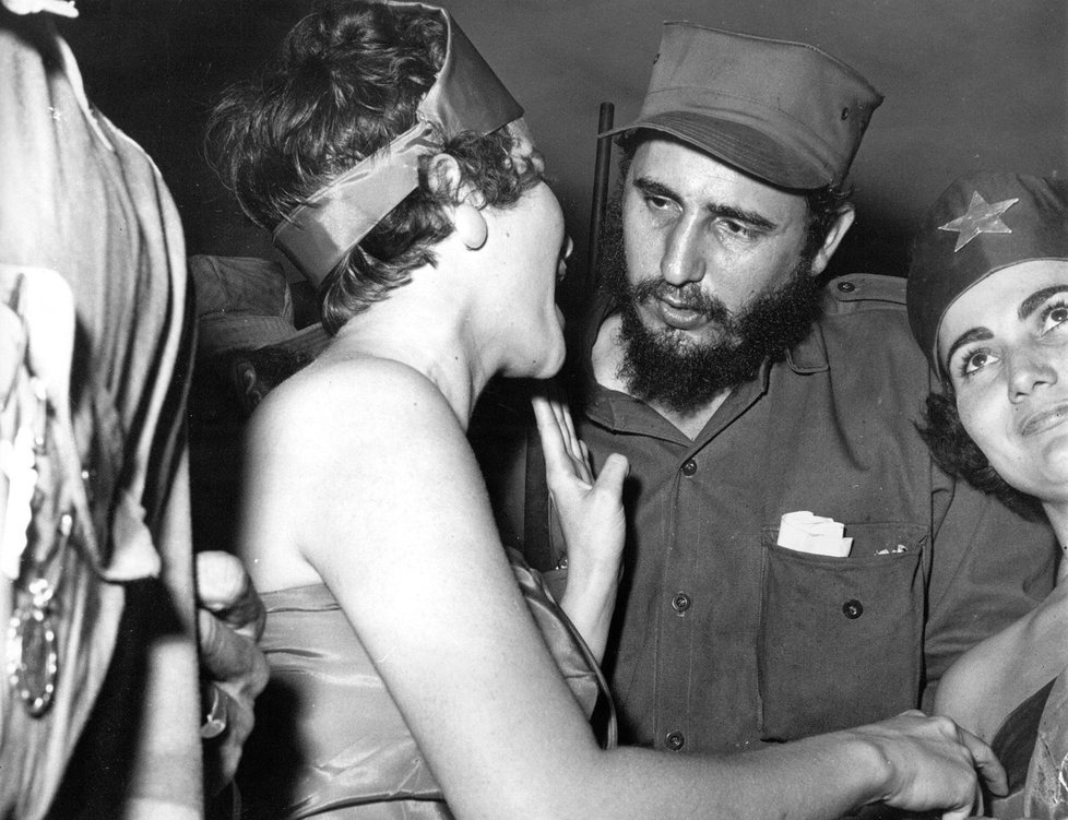 Fidel Castro v Havaně s neznámou ženou v roce 1959