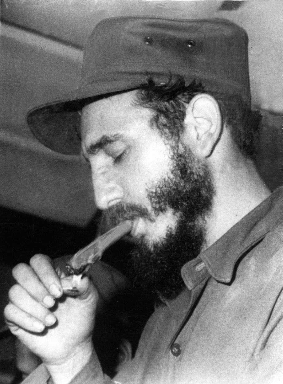 Fidel Castro s doutníkem v roce 1967