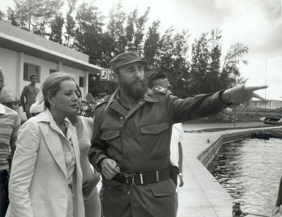 Fidel Castro s novinářkou Barbarou Waltersovou