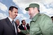 Fidel Castro se syrským prezidentem Bašárem Asadem na jaře 2001