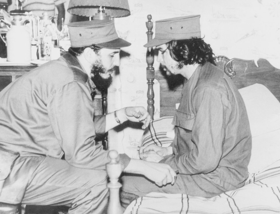 Fidel Castro a Che Guevara v roce 1959