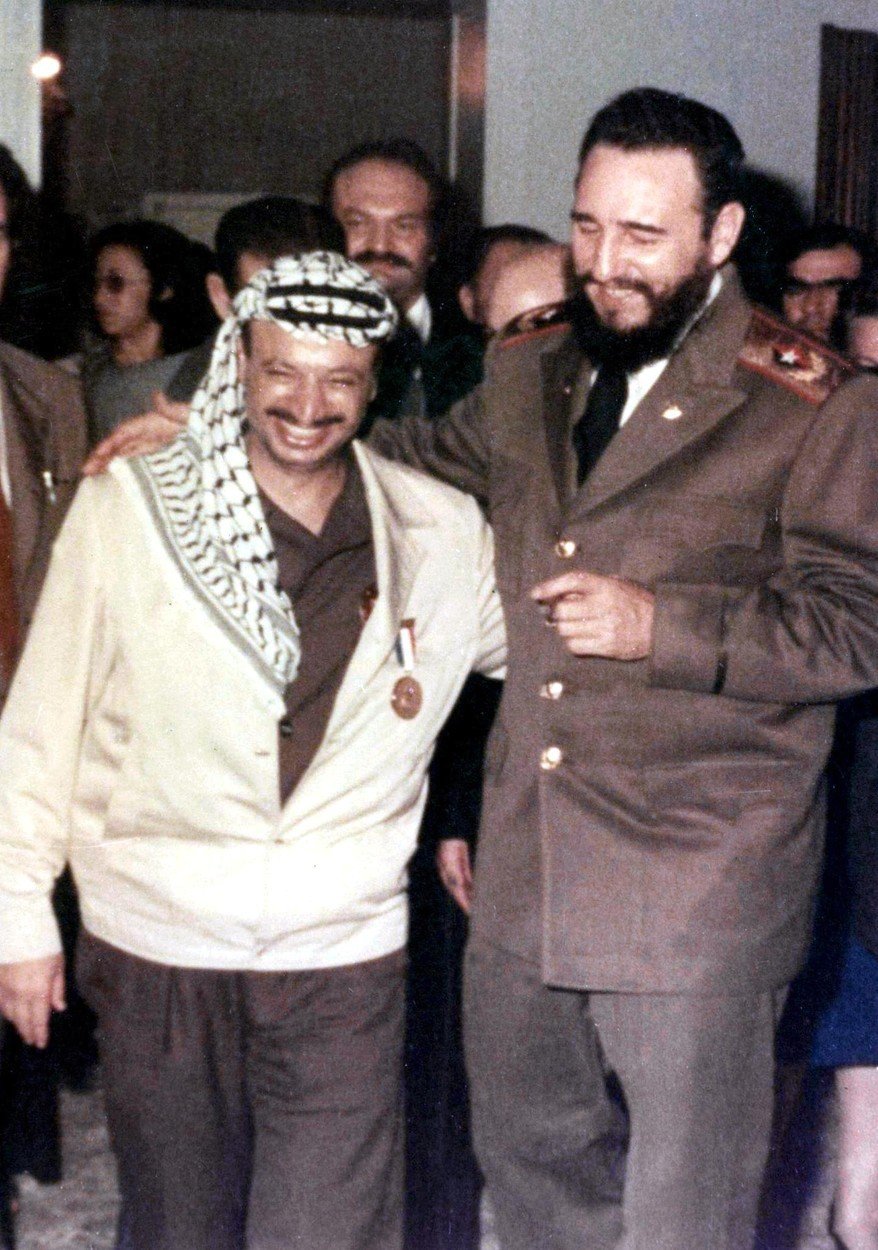 Fidel Castro s palestinským vůdcem Jásirem Arafatem v roce 1970