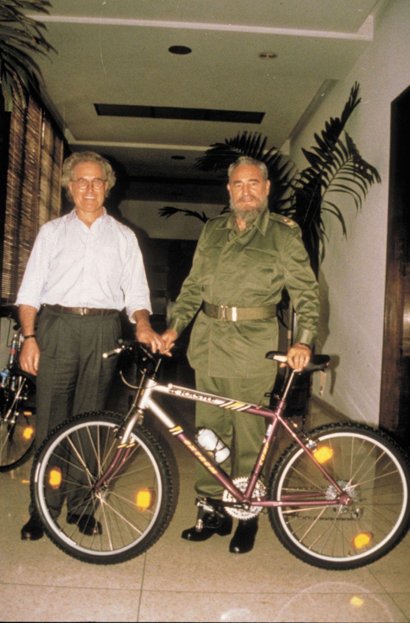 Fidel Castro v roce 1993 s italským byznysmenem Lucianem Benettonem