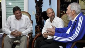 Fidel Castro si domů pozval pět špionů propuštěných z amerického vězení a náramně se s nimi bavil.