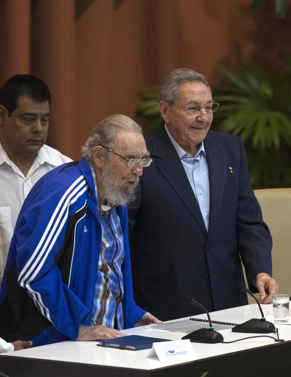Tuší Fidel Castro smrt? Na kongresu komunistů se loučil
