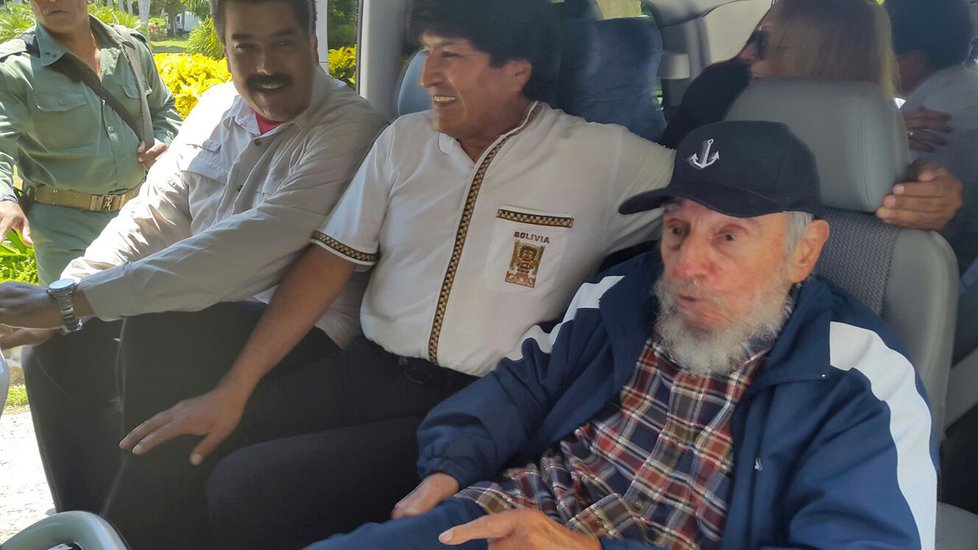 Fidel Castro vládl po 32 let Kubě. Poté předal žezlo bratrovi Raúlovi