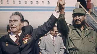 Castro, Kaddáfí, Mussolini. Kdo jsou nejbizarnější nositelé Řádu Bílého lva?  