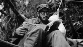 Fidel Castro coby mladý revolucionář. Už tehdy jeho tvář zdobil plnovous.