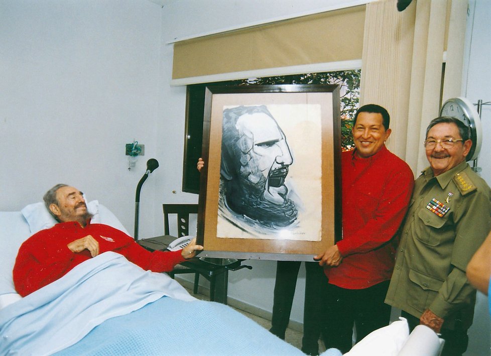 Fidel Castro v nemocnici – s venezuelským prezidentem Hugem Chávezem a bratrem Raúlem v roce 2006
