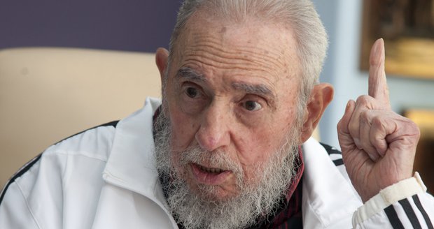 Fidel Castro se po dvou letech objevil na veřejnosti, mluvil ochablým hlasem
