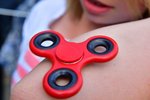 Fidget spinner: Proč ho vaše dítě potřebuje a kde ho pořídit? 