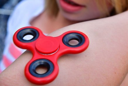 Fidget spinner: Proč ho vaše dítě potřebuje a kde ho pořídit? 