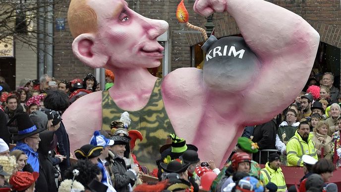 Figurína ruského prezidenta Vladimira Putina na karnevalu v německém Düsseldorfu