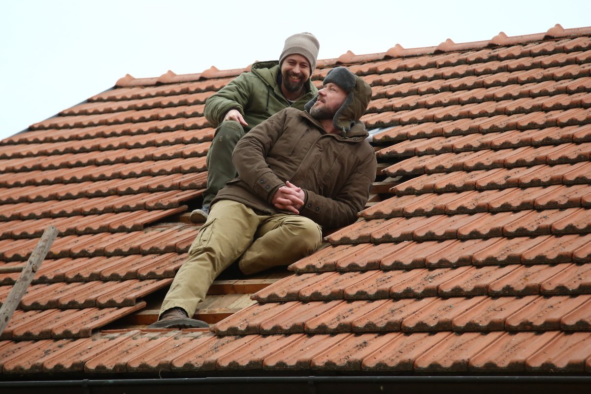 Filip Blažek a Jan Dolanský museli na střechu.