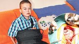 První dítě v Česku, které žije s umělou pumpou v těle: Srdíčko mu pohání čerpadlo!