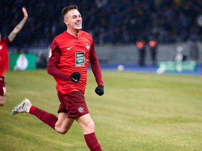 Filip Kaloč v dresu Kaiserslauternu Filip Kaloč v dresu Kaiserslauternu