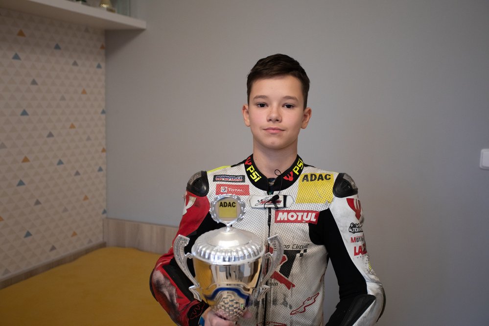 Filip Novotný (13 let, Brno) závodí na silničních motocyklech