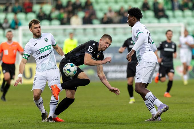 MOL Cup ONLINE: Karviná - Plzeň 3:0. Další šok je blízko! Slezané navyšují náskok MOL Cup ONLINE: Karviná - Plzeň 3:0. Další šok je blízko! Slezané navyšují náskok
