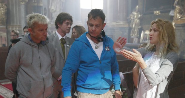 Filip Renč natáčí se svou snoubenkou nový film Zoufalé ženy dělají zoufalé činy.