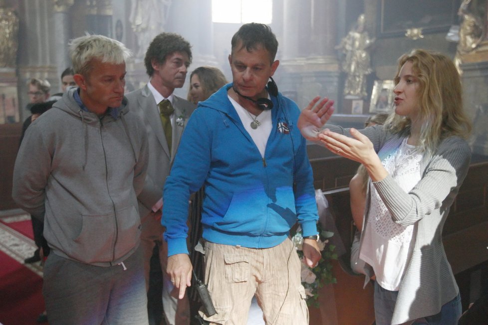 Filip Renč natáčí se svou snoubenkou nový film Zoufalé ženy dělají zoufalé činy.