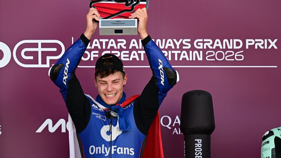 Filip Salač senzačně ve Valencii ovládl závod Moto2