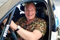 Turek ostrouhal na rally, startovat nesměl. Havlíček mával vlajkou i točil pivo
