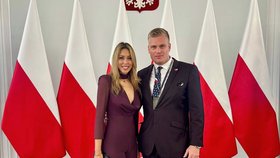 Filip Turek (za Motoristy sobě) s pohledným doprovodem v Polsku