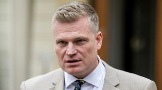 Filip Turek poprvé vycenil zuby. A odnesl to šéf Správy KRNAP Robin Böhnisch Filip Turek poprvé vycenil zuby. A odnesl to šéf Správy KRNAP Robin Böhnisch