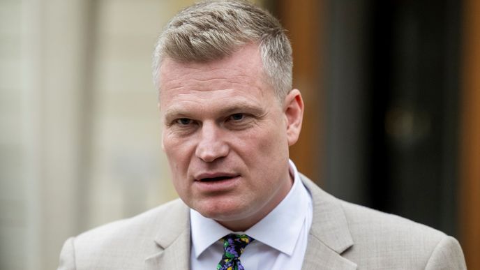 Filip Turek na hradním nádvoří Filip Turek na hradním nádvoří