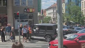 Filip Turek v centru Prahy obrátil auto na střechu! Děsivá nehoda se sanitkou (13.7.2026)