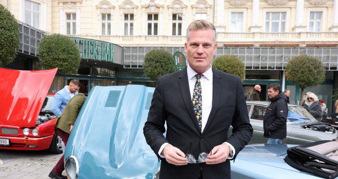 Filip Turek vyrazil oslavit čtyřicátiny do Varů (18.10.2025).